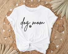 Afbeelding in Gallery-weergave laden, Dog Mom Tee
